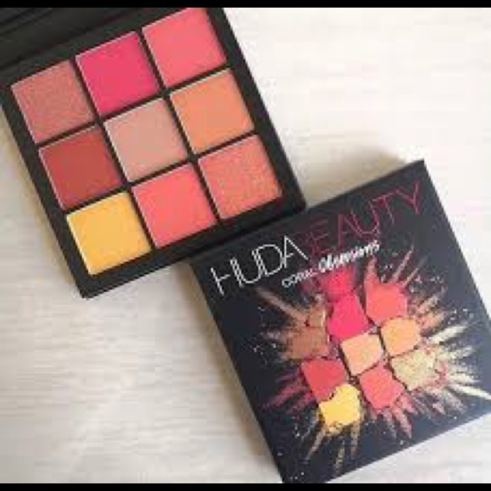 Huda Beauty Coral Obsessions Eyeshadow Palette